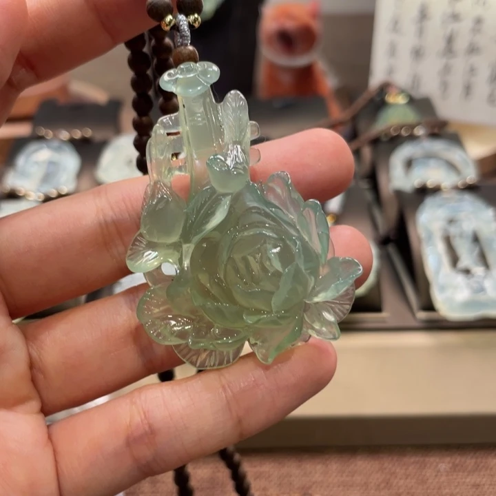 蛇纹石玉未镶嵌颈饰