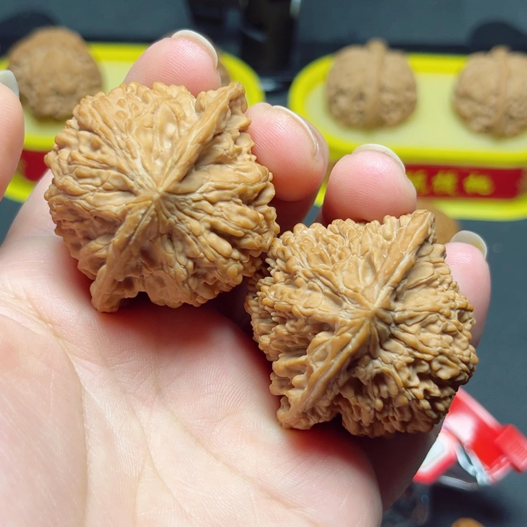 文玩核桃一物一拍，微瑕疵