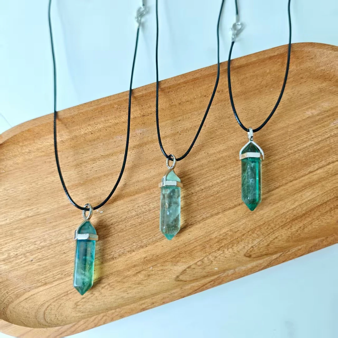 轻奢时尚款绿萤石六角柱晶体吊坠-多样性发其一-y2339