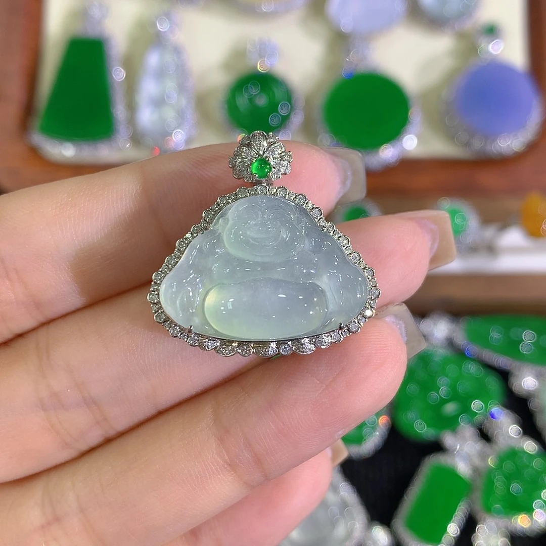 颈饰18K金镶嵌翡翠佛公