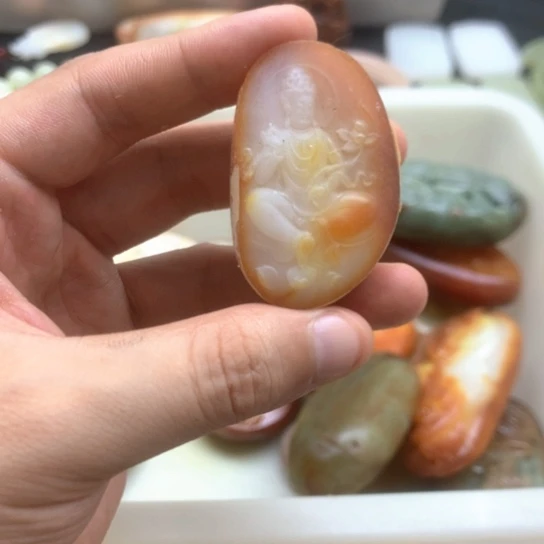 和田玉未镶嵌把件