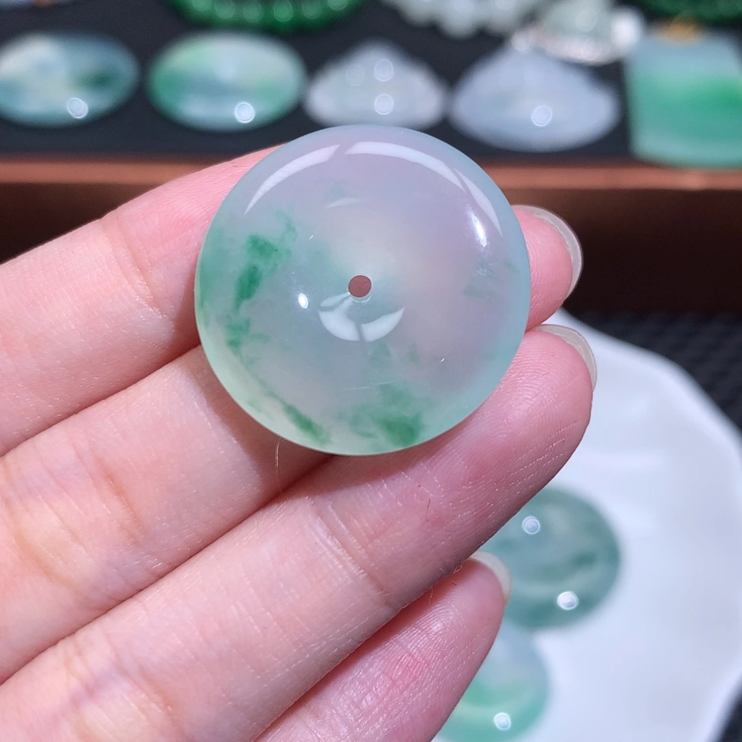 翡翠未镶嵌颈饰挂件