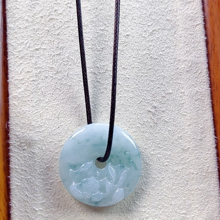 翡翠未镶嵌颈饰孤品