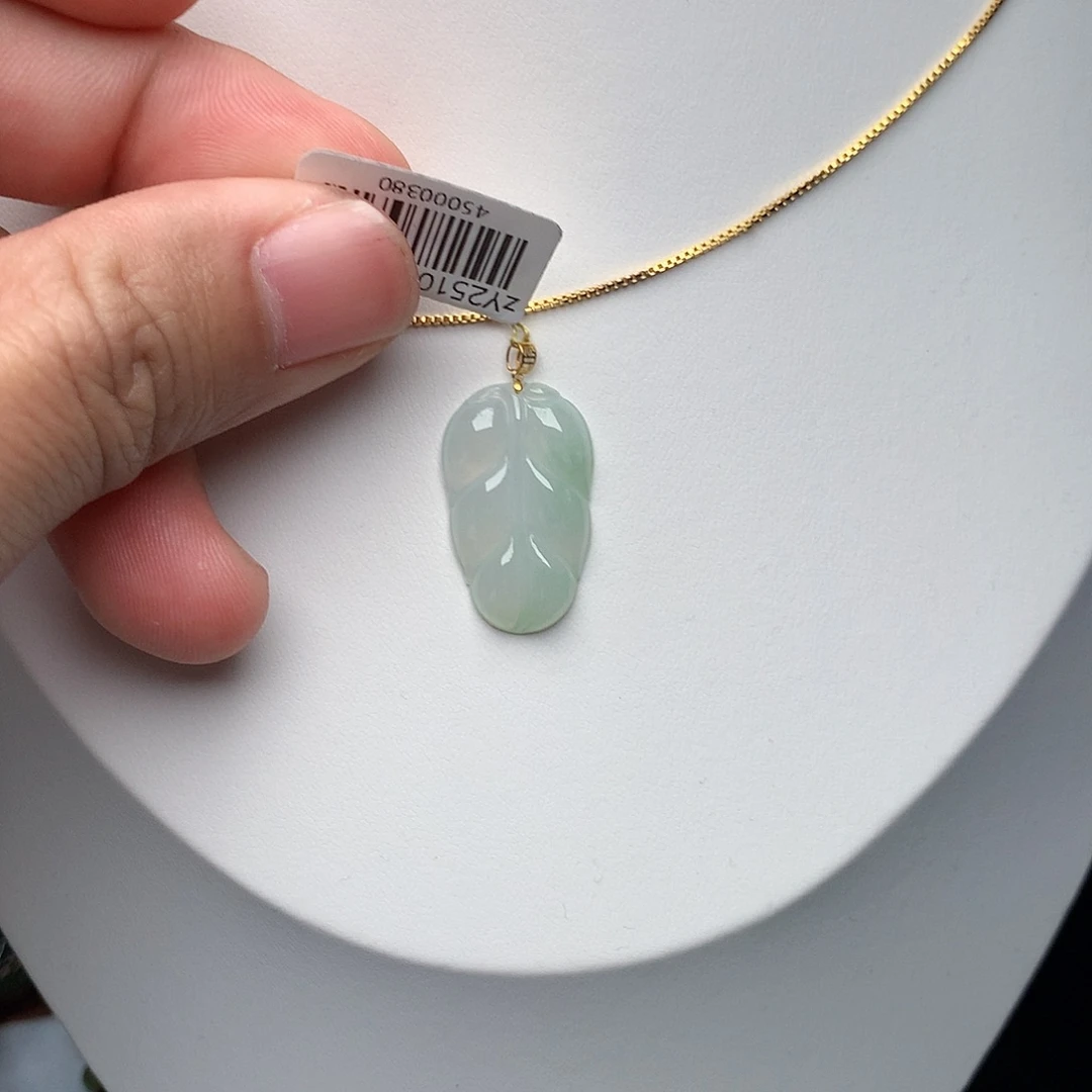 翡翠18K金镶嵌颈饰9