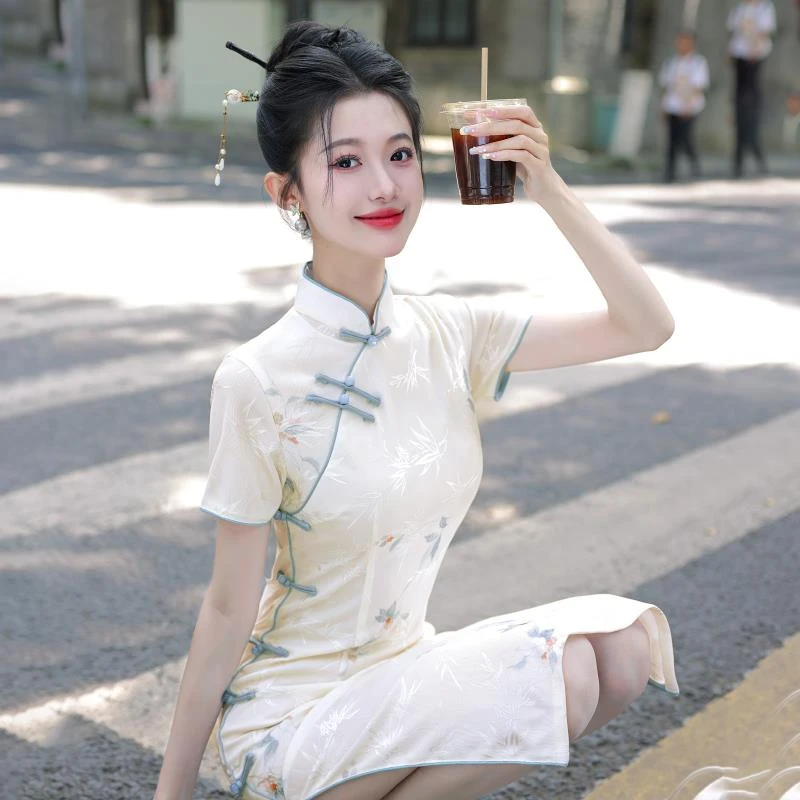 FAVMARTHA.旗袍2025新款夏季改良年轻款少女白旗袍新中式微胖女生