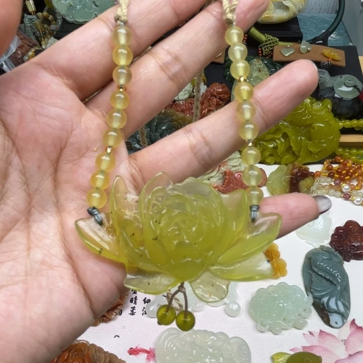 蛇纹石玉未镶嵌颈饰