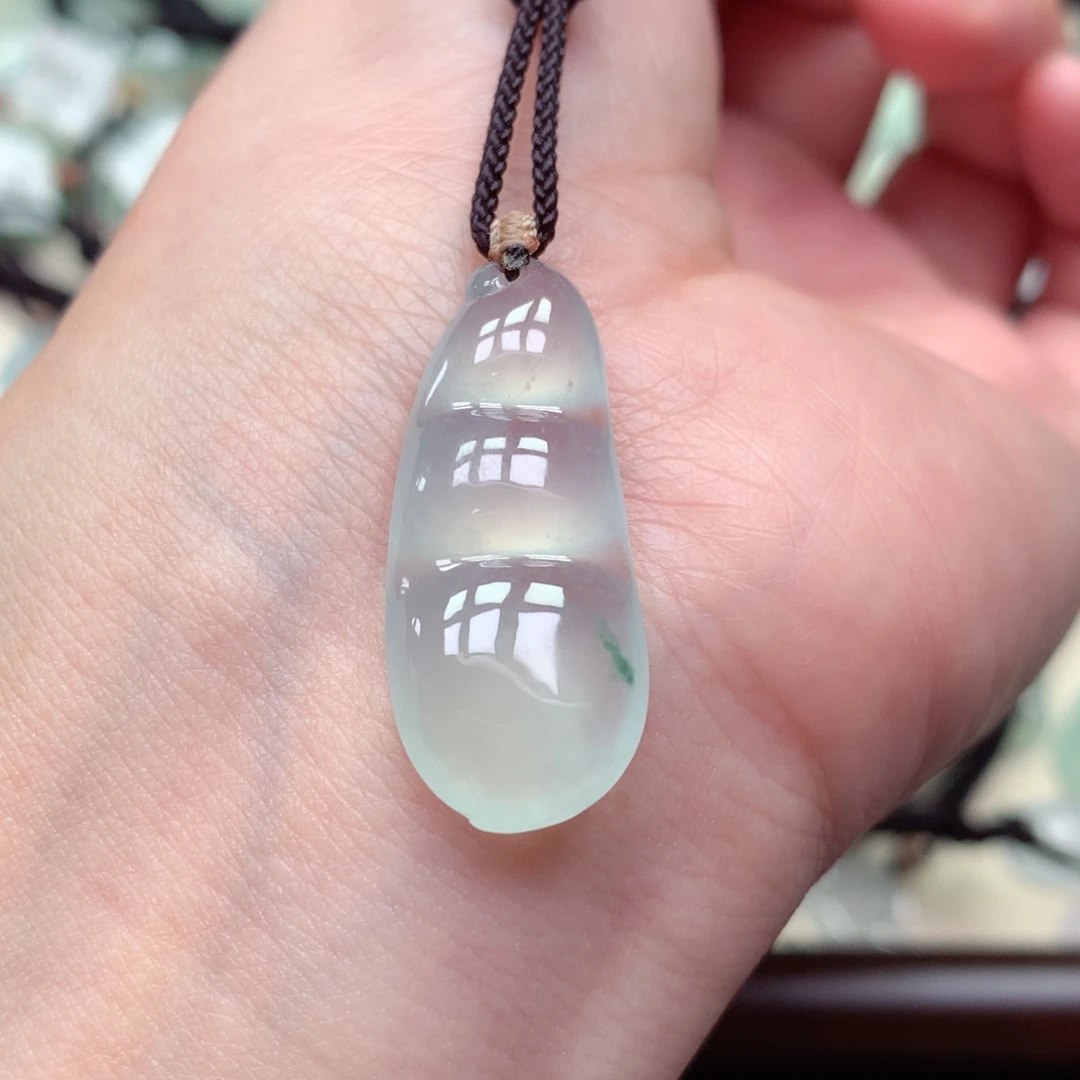 翡翠未镶嵌颈饰豆子