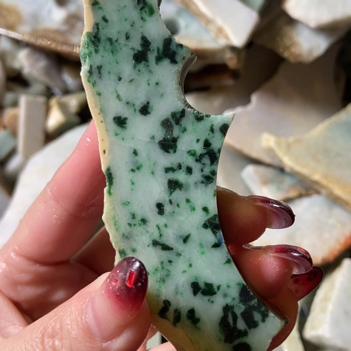 翡翠颈饰未镶嵌天然翡翠