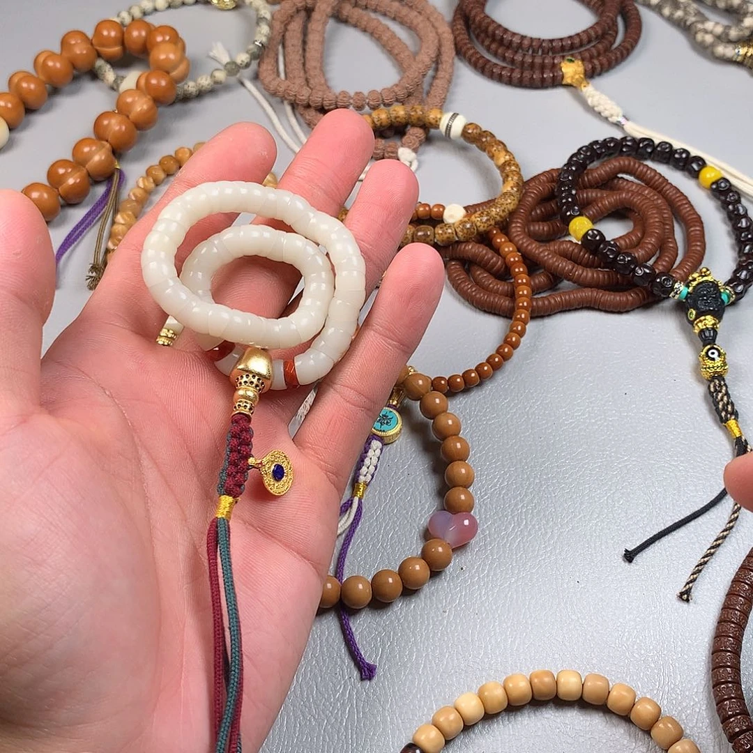 白玉菩提吊坠。。。。。。。。。。。