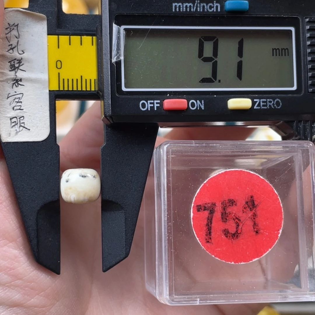 蜜蜡未镶嵌珠宝奇石