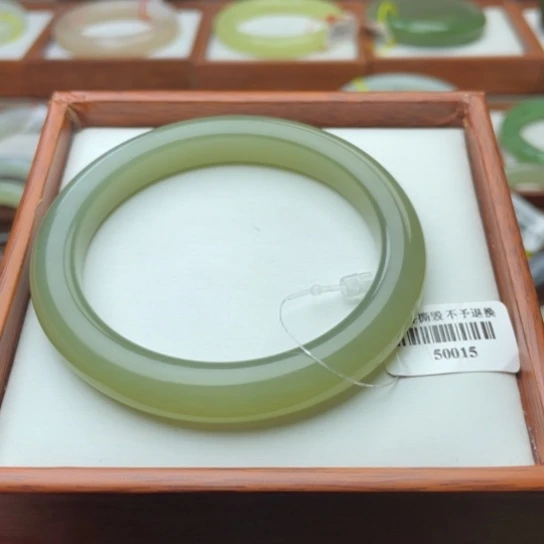 【闪购商品】和田玉手镯未镶嵌57.6