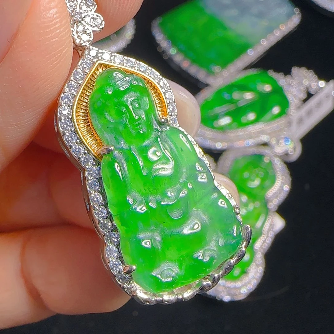 翡翠吊坠(赠链)未镶嵌