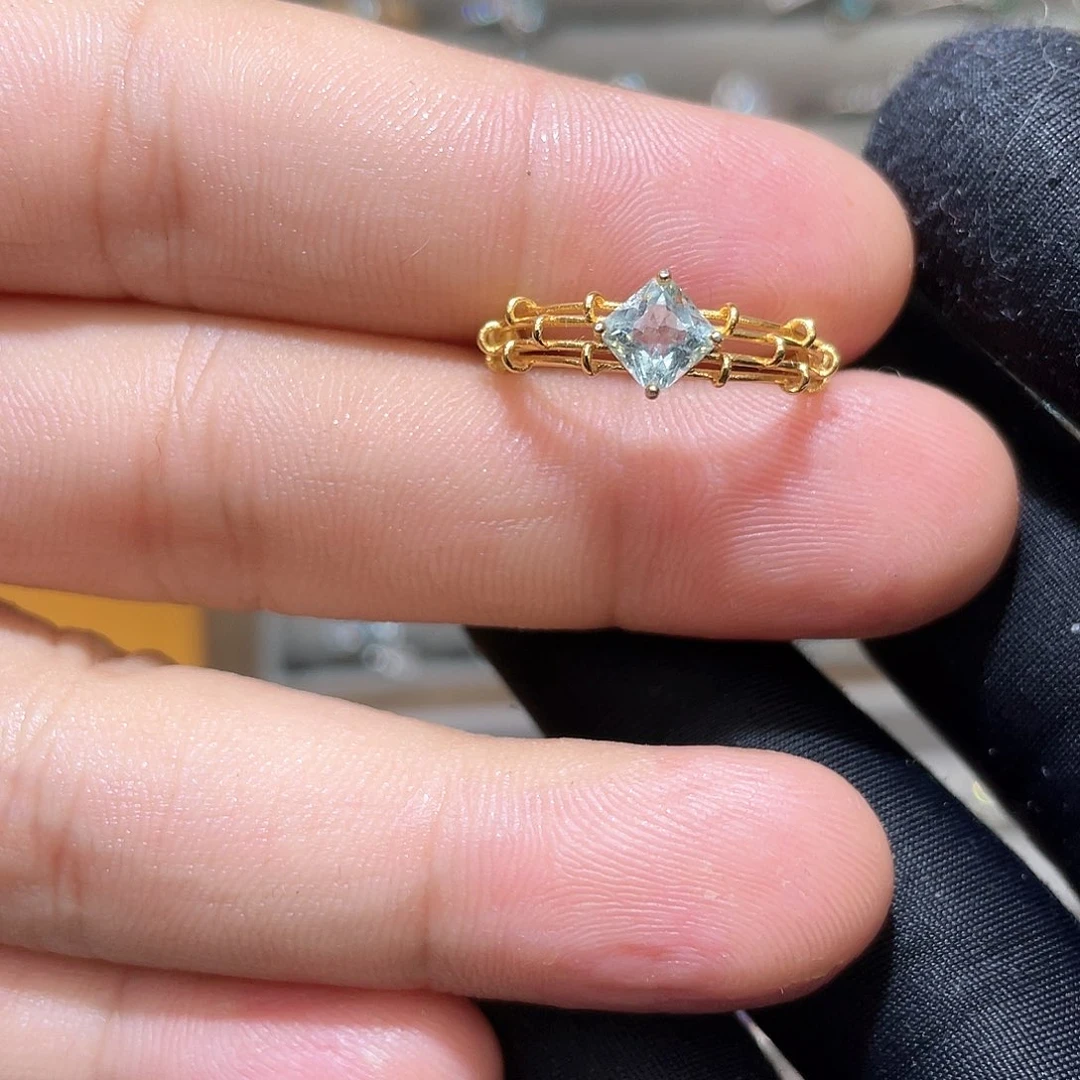 银S925镶嵌戒指石榴石花***。红色