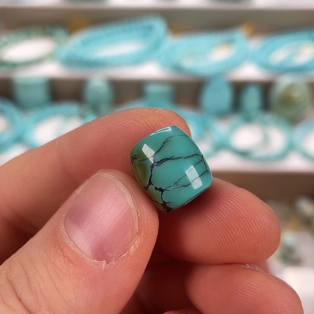 绿松石未镶嵌颈饰