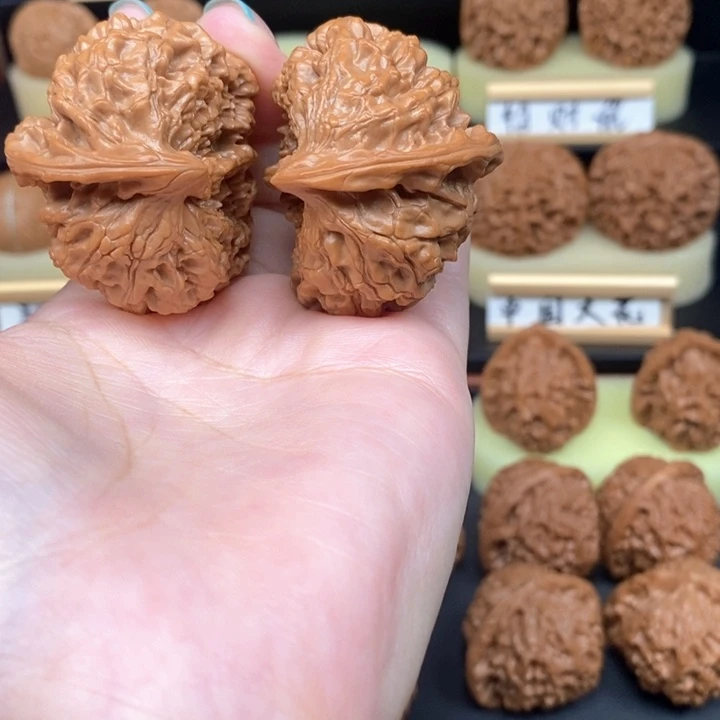 文玩核桃吊坠青**马座山雕