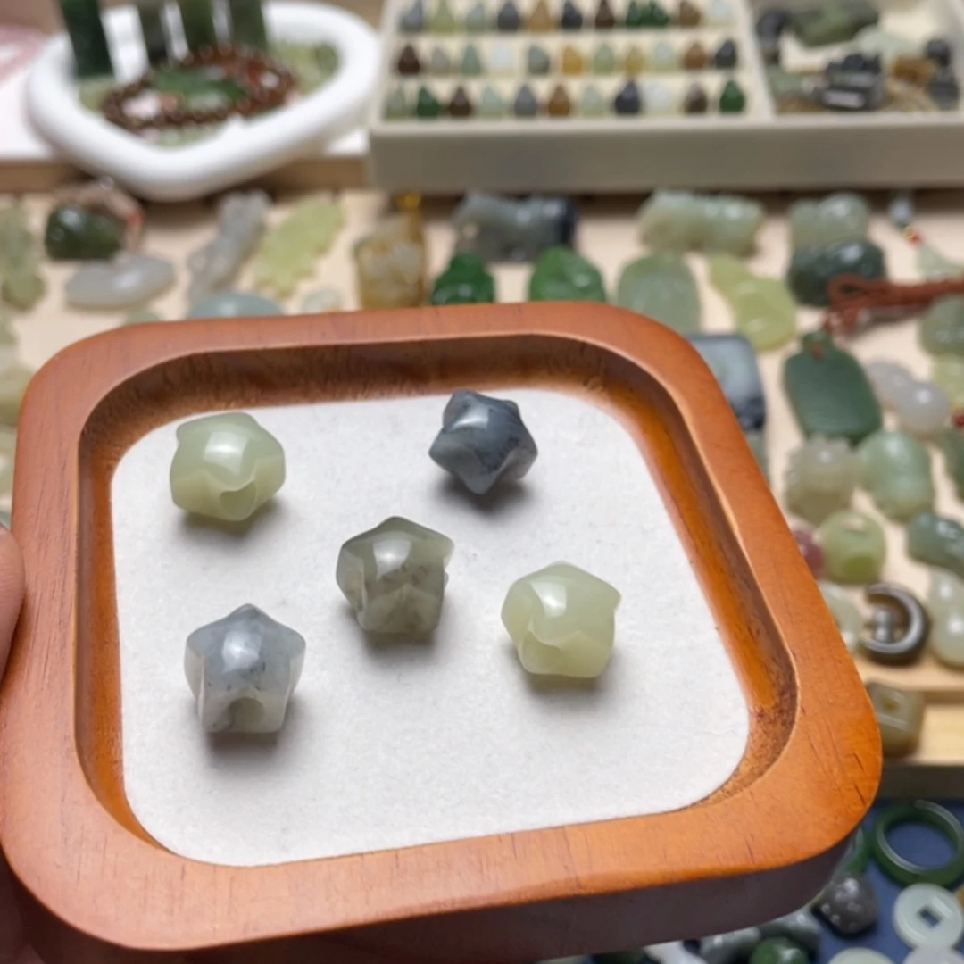 和田玉未镶嵌颈饰一个