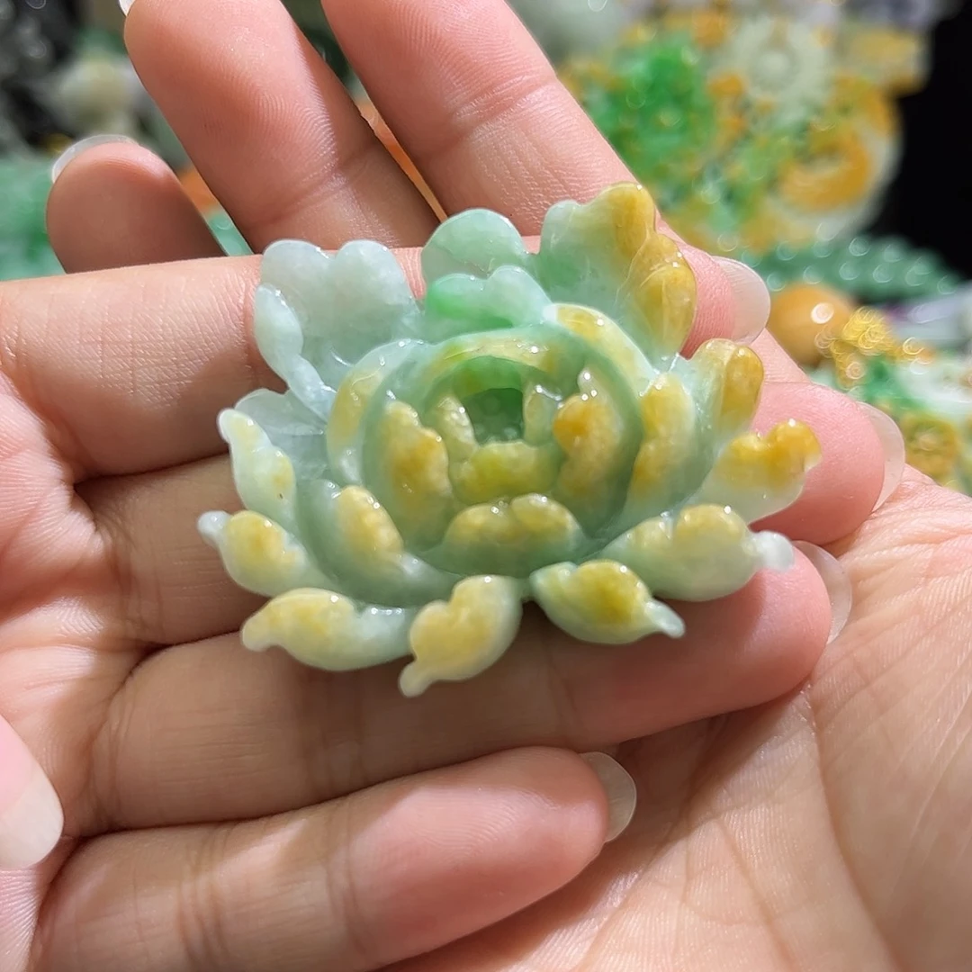 翡翠未镶嵌颈饰待编织