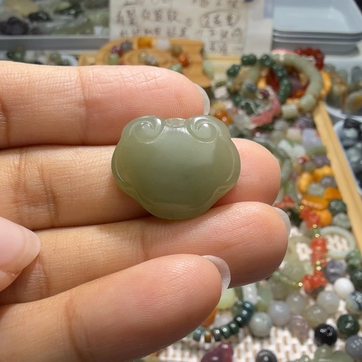 和田玉未镶嵌珠宝半成品