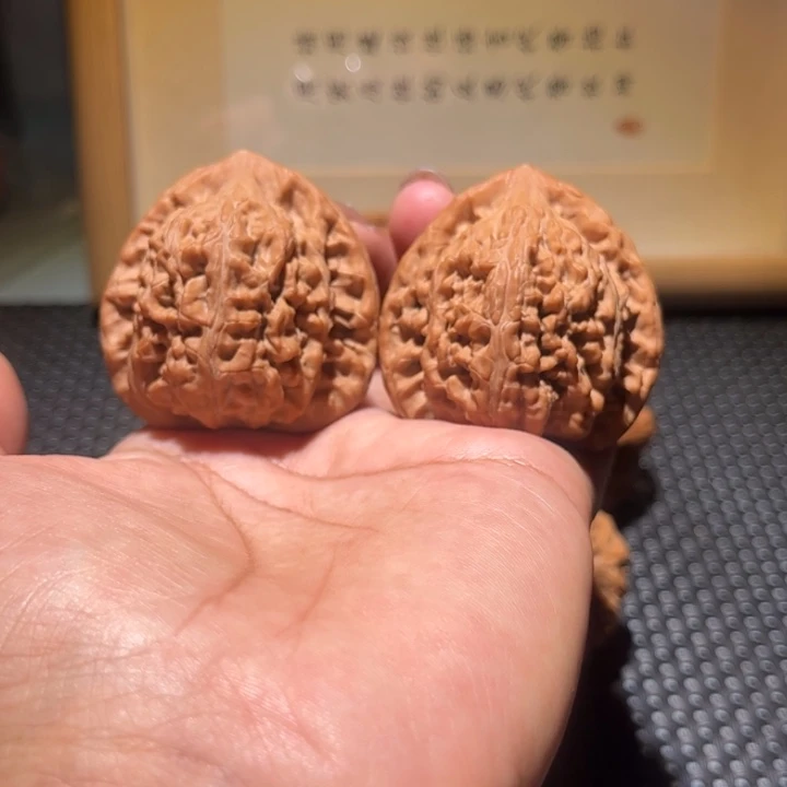 w***p把件文玩核桃九鼎山望月