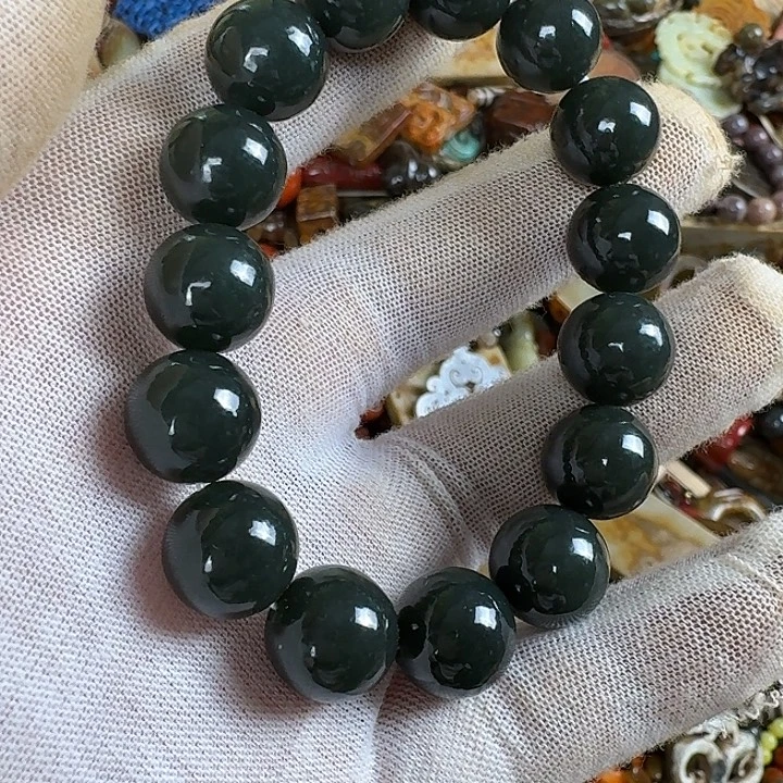 欧***体未镶嵌和田玉挂件