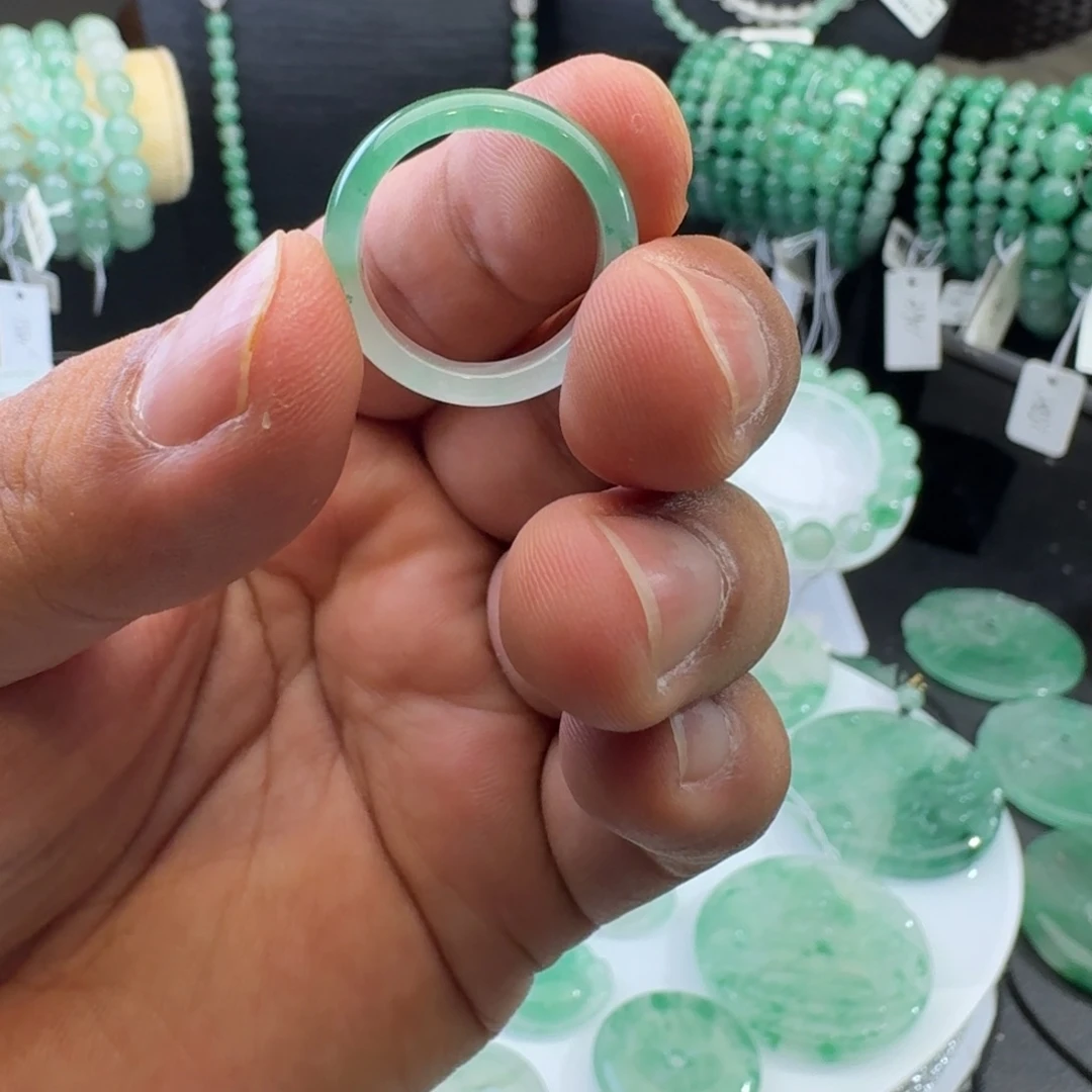 ****c石英质玉未镶嵌戒指