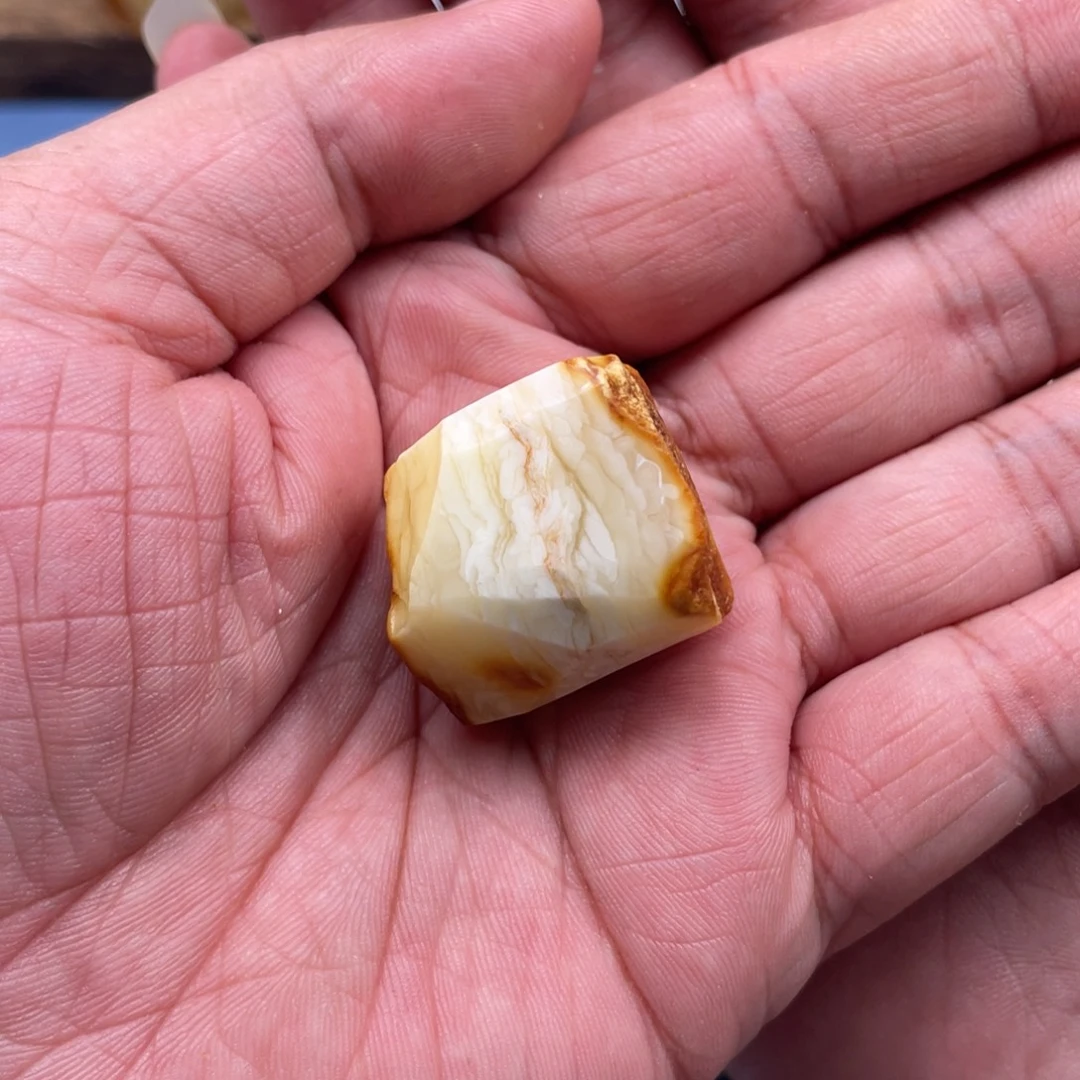 亮***亮定制琥珀未镶嵌蜜蜡