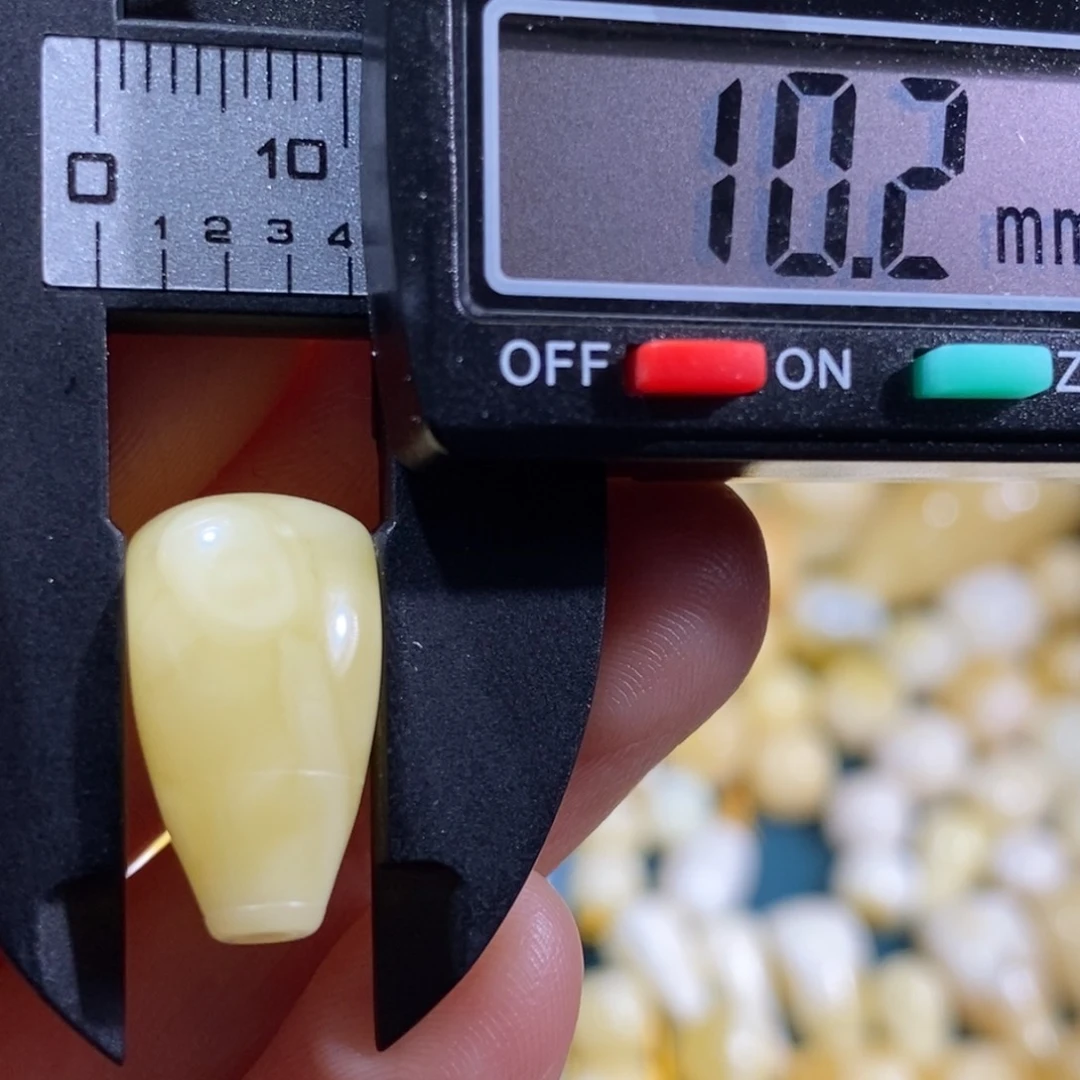 蜜蜡裸石未镶嵌配饰