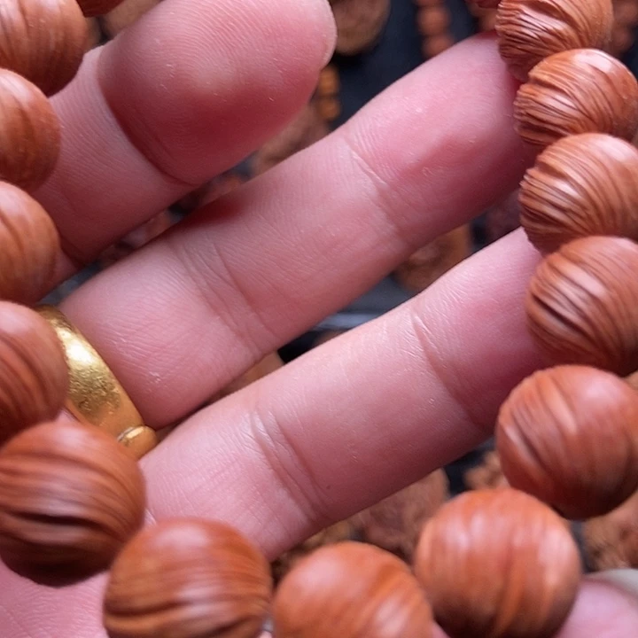 软***，桃核手工一个手串差价