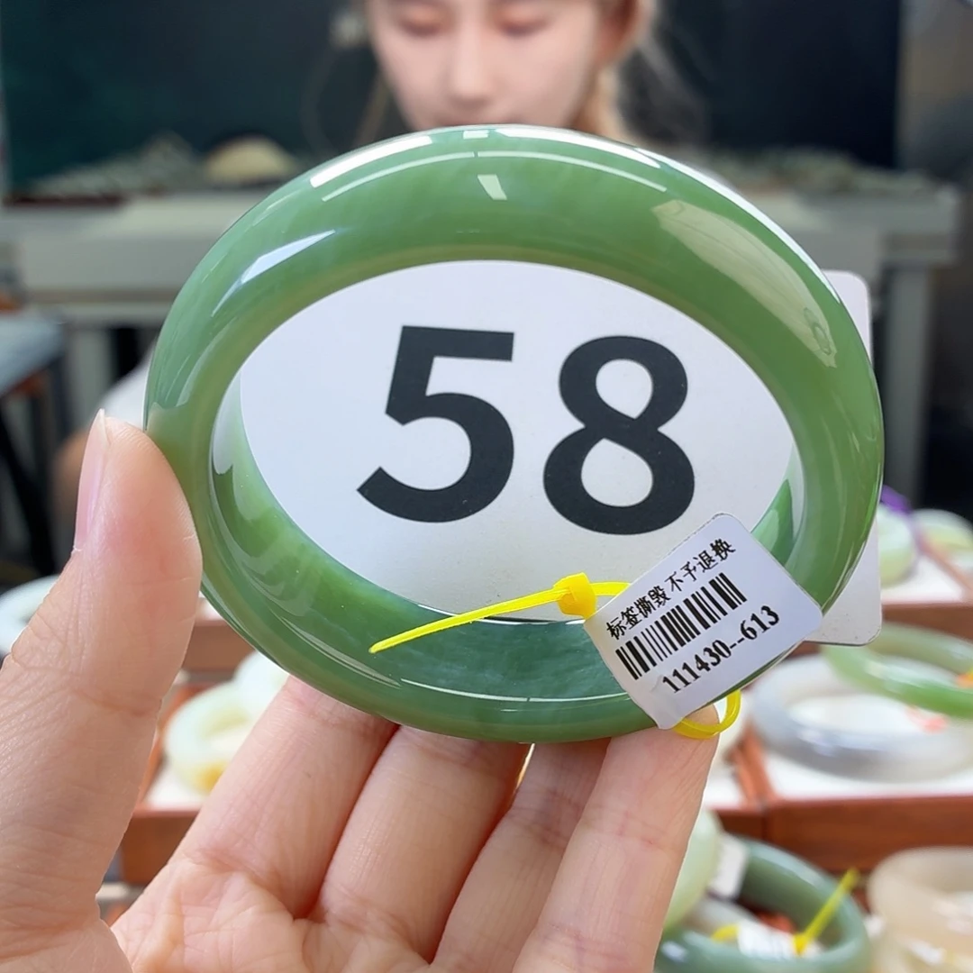 和田玉手镯未镶嵌麦***糖