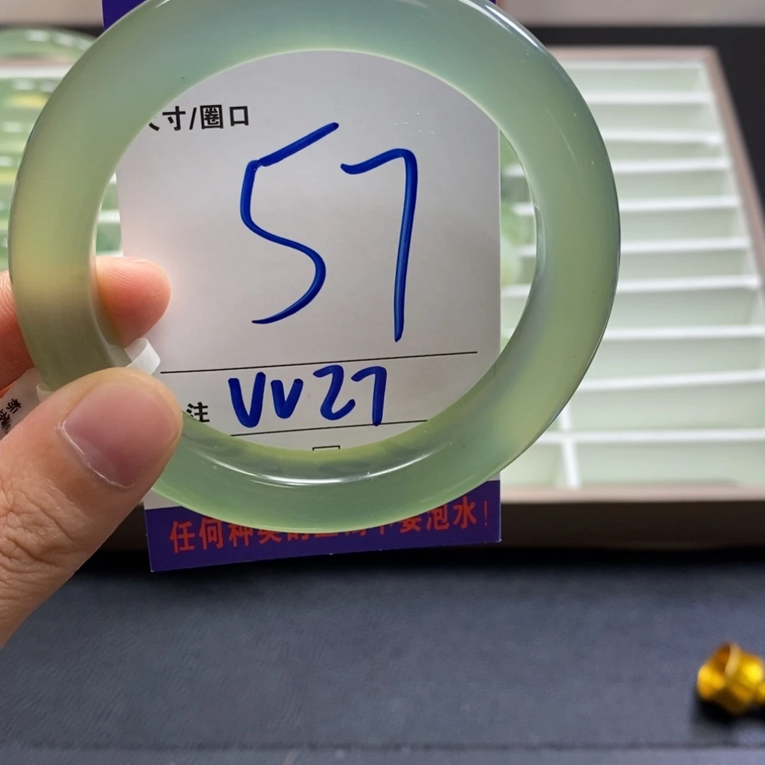 人***戏未镶嵌蛇纹石玉手镯