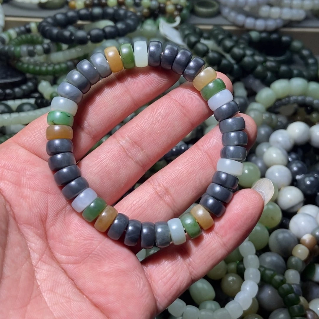 和田玉手链未镶嵌胡**照