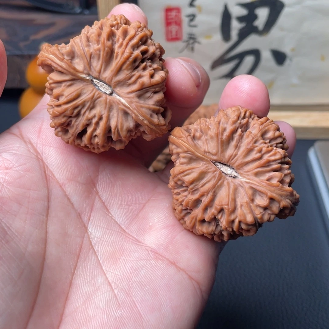 。***文玩核桃吊坠南疆石
