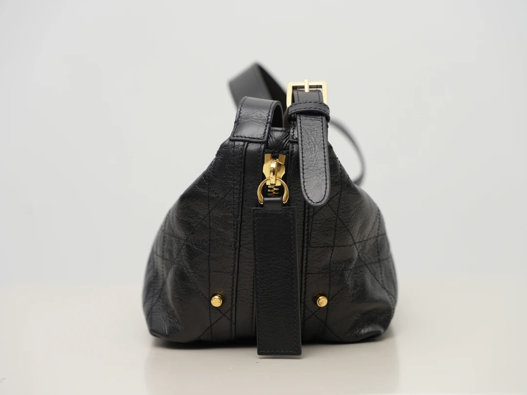 【B123】D家腋下包  亏本清仓 NO退NO换  介意勿拍 女士包包