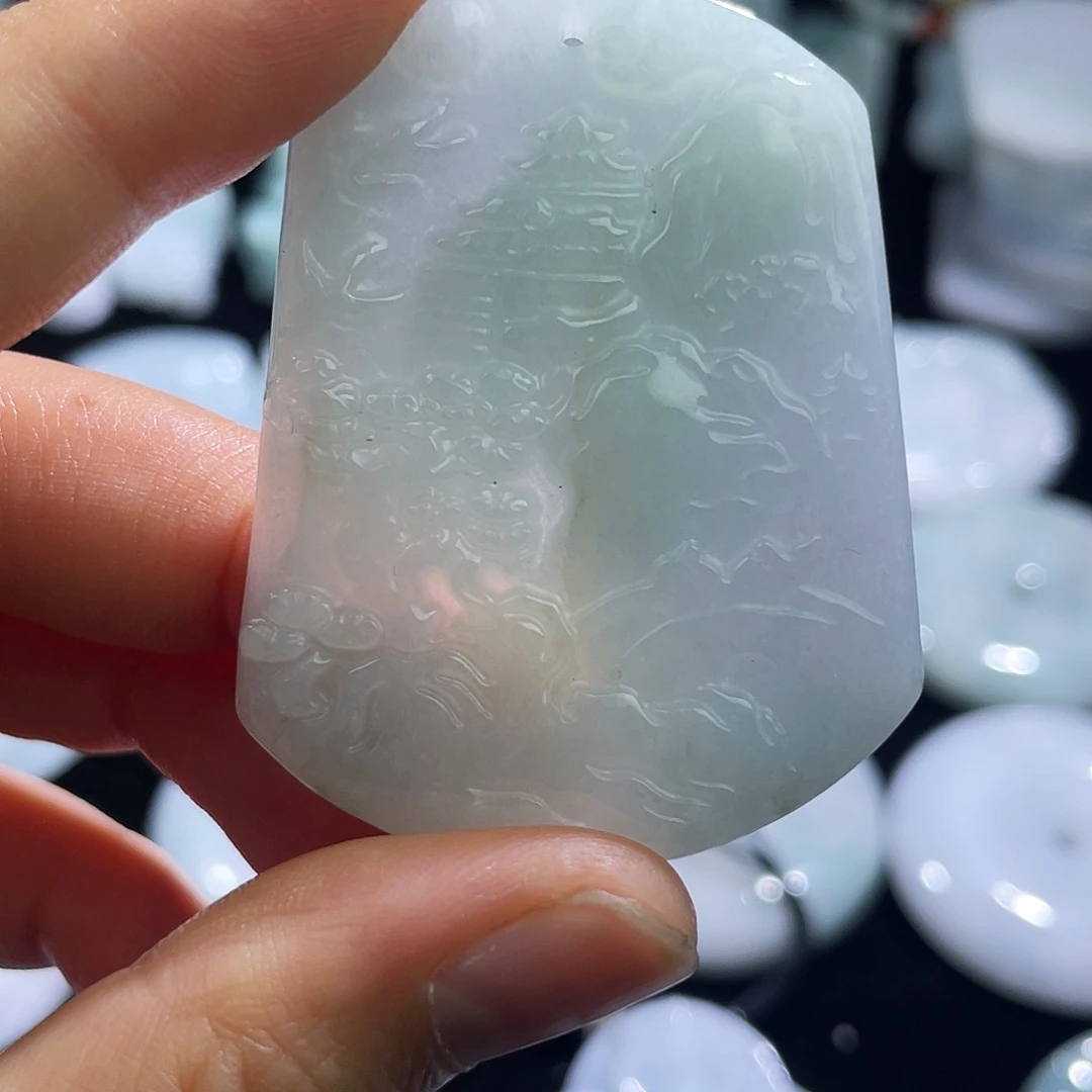 翡翠未镶嵌颈饰山水牌