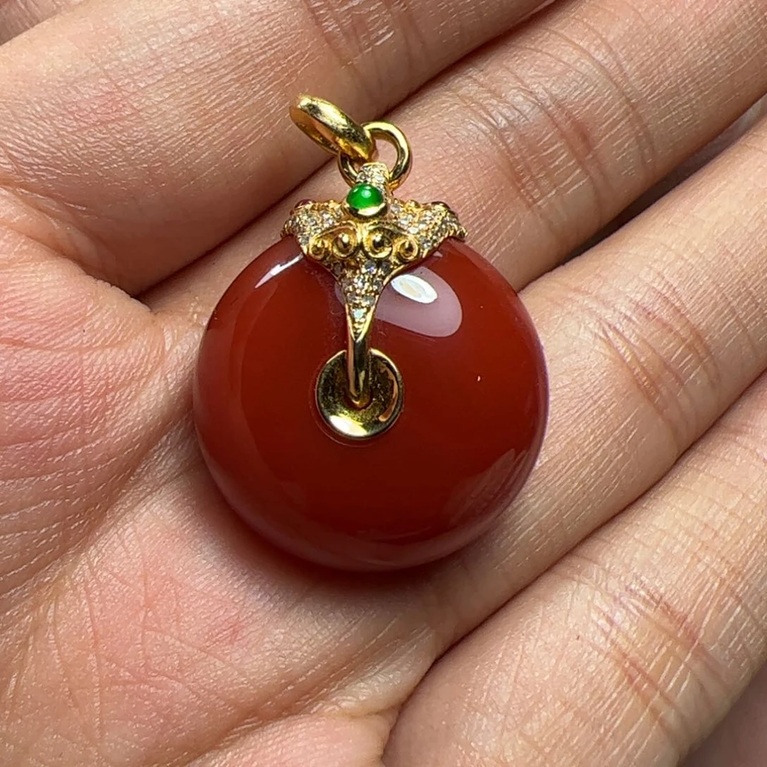 18K金镶嵌吊坠南红玛瑙
