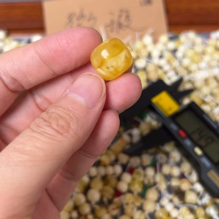蜜蜡未镶嵌裸石15mm