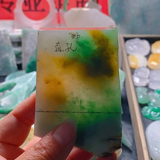 石英质玉未镶嵌颈饰