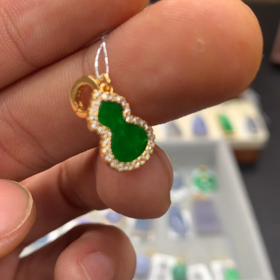 翡翠未镶嵌吊坠(不含链)