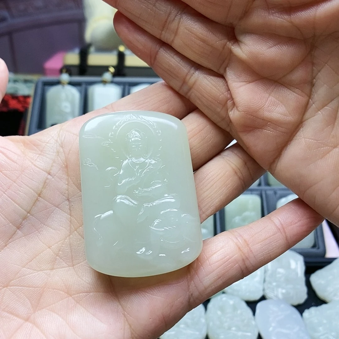 和田玉颈饰未镶嵌我**了