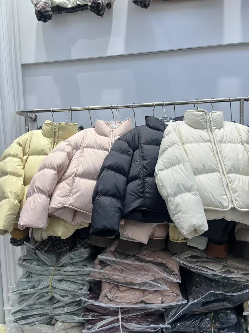 短款立领泡芙感面包服羽绒服