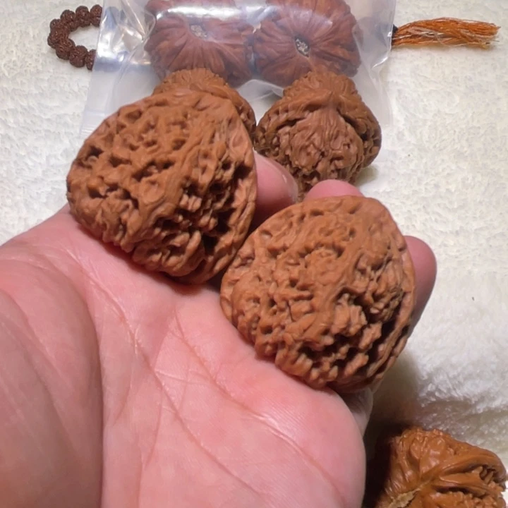 桃核吊坠订制三角疆