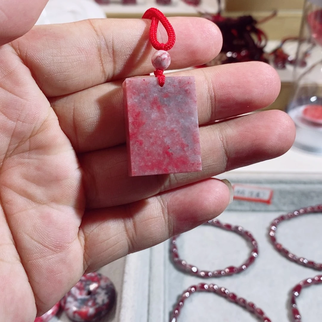 天然辰砂浅粉玉化无事牌