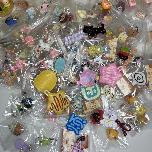 【直播间选款】卡通手工diy包挂钥匙链亚克力片片冰箱贴可爱饰品