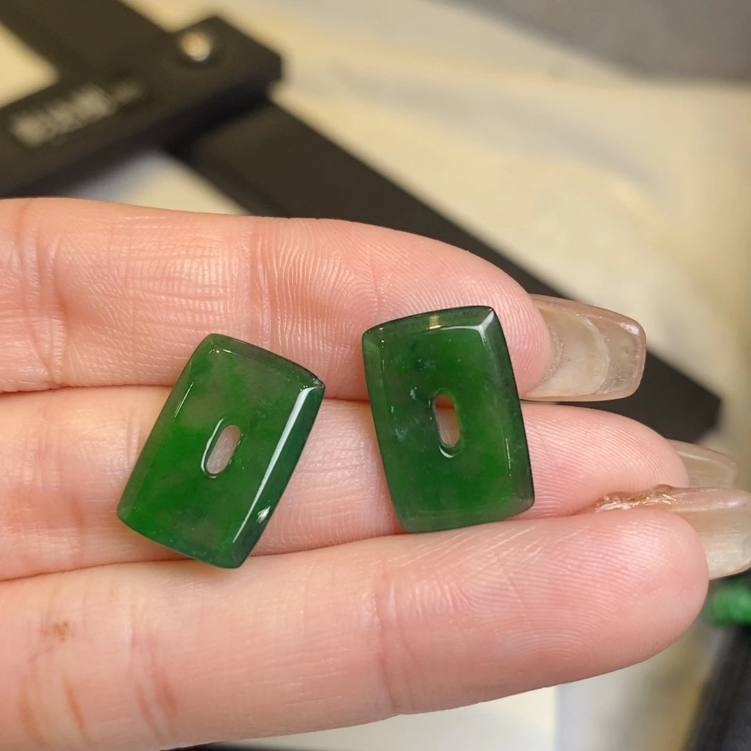 翡翠耳饰未镶嵌福贝