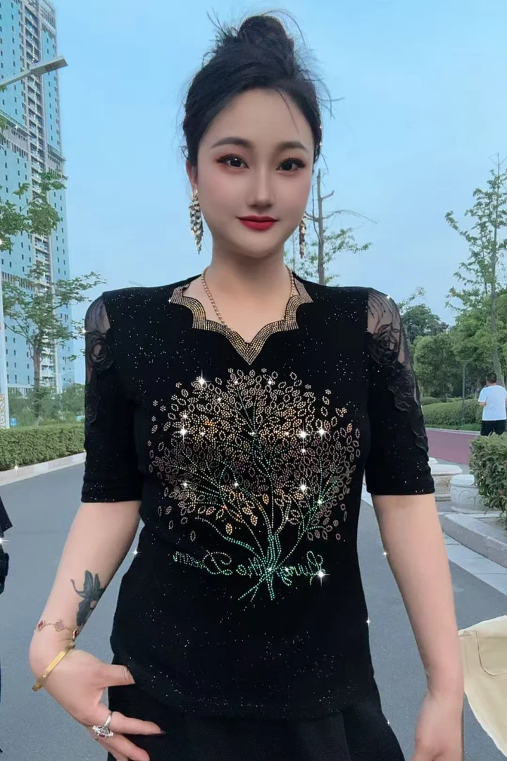 33#新花亮片打底衫女春秋网红时尚烫钻修身上衣洋气