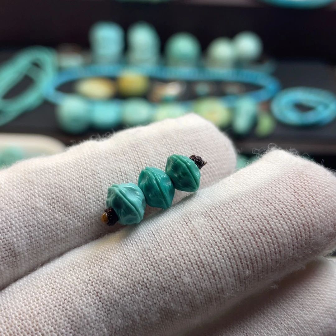 绿松石未镶嵌颈饰