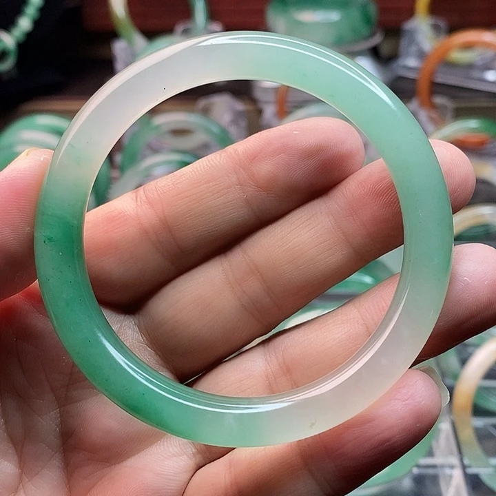石英质玉手镯未镶嵌清****