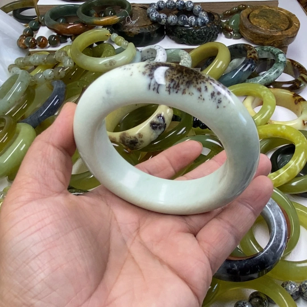 弯***强蛇纹石玉未镶嵌手镯