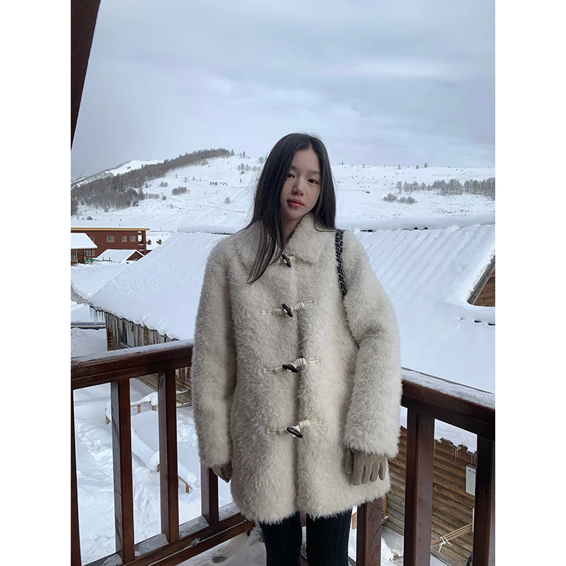 王少女YOKLASS 【清清】米白色宽松皮毛外套保暖上衣 W28075S44