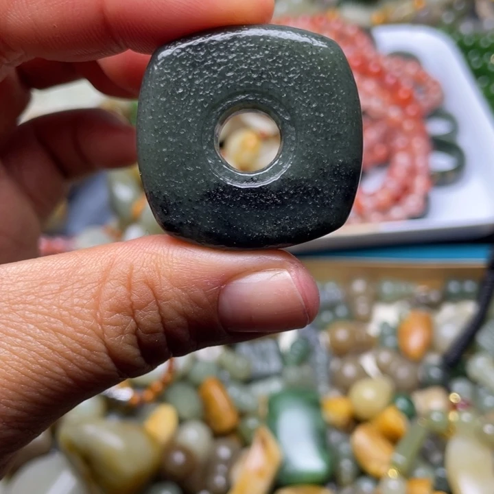 和田玉未镶嵌珠宝半成品